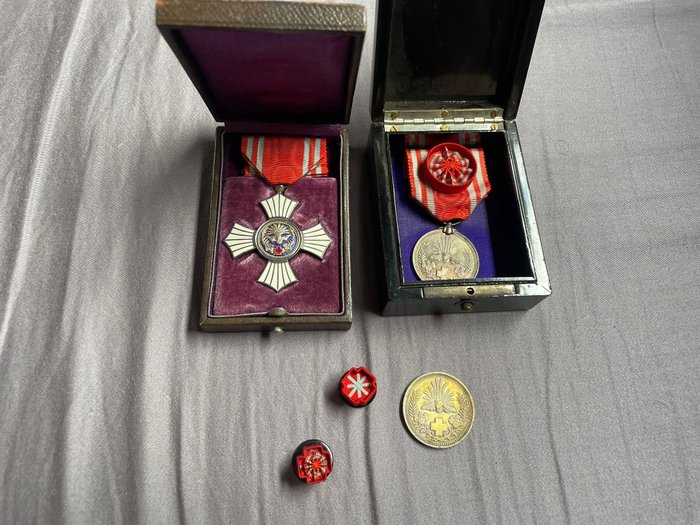 Japan medal red for sale  