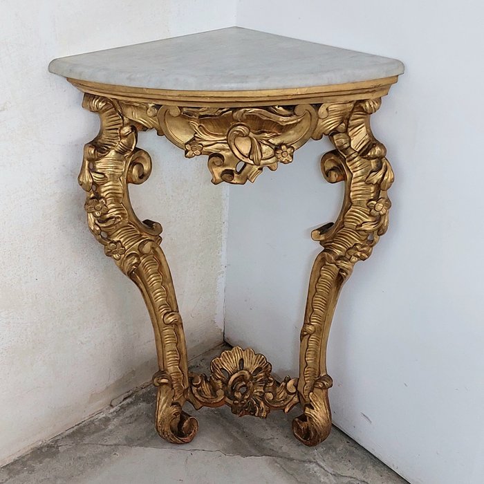 Console table corner for sale  