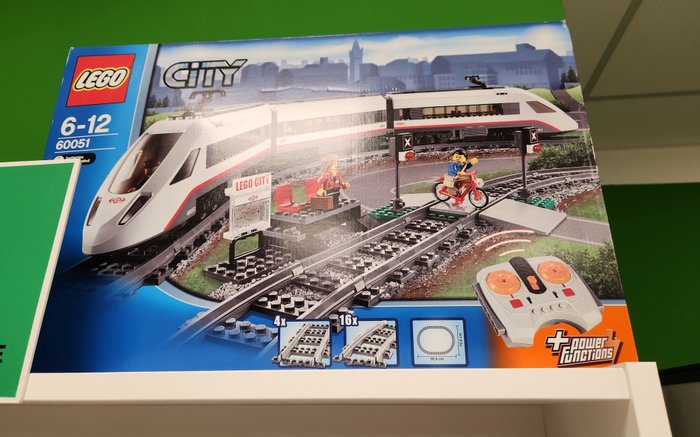 Lego trains 5702015119320 usato  