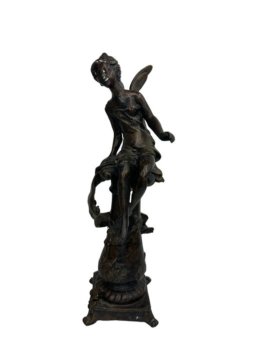 Sculpture elf pedestal usato  
