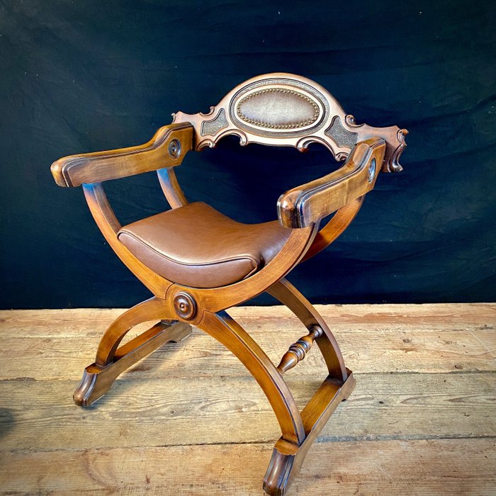 Chair wood savonarola usato  