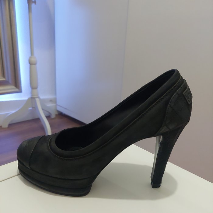 Chanel heeled shoes usato  