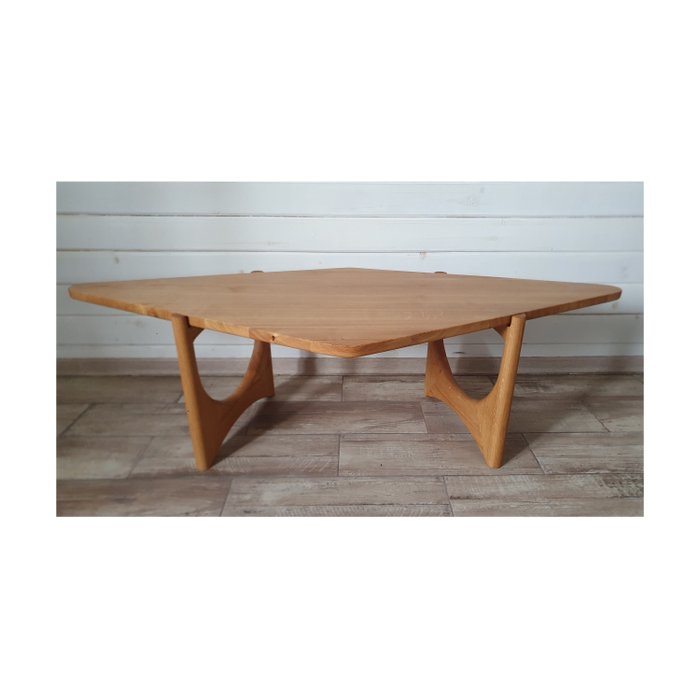Argesti coffee table for sale  