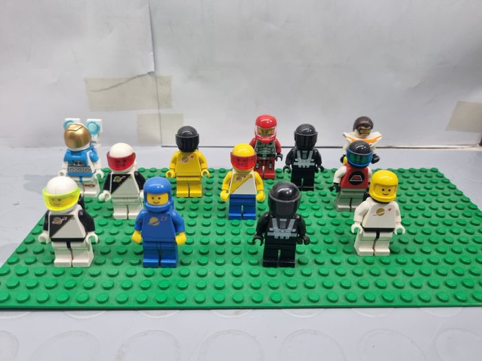 Lego minifigures space usato  