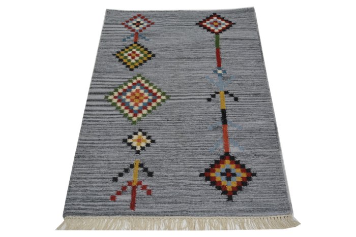 Handwoven kilim carpet usato  