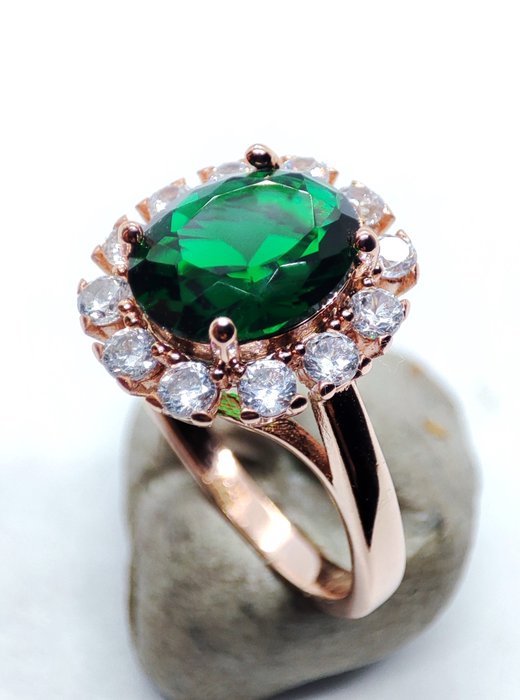 Free beautiful emerald for sale  