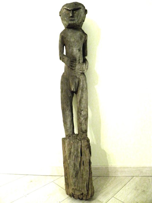 Figure funerary post d'occasion  