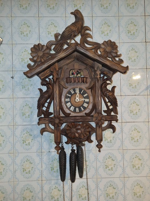 Musical cuckoo clock usato  