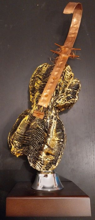 Horo sculpture violino for sale  