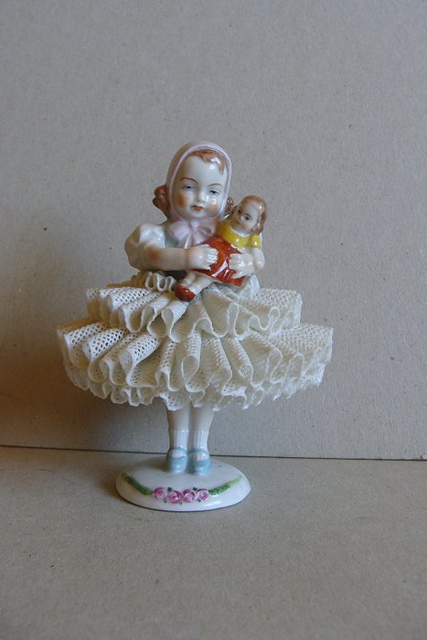 Sitzendorf figurine girl for sale  