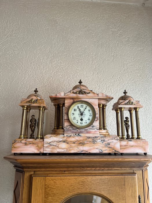 Mantel clock clock for sale  