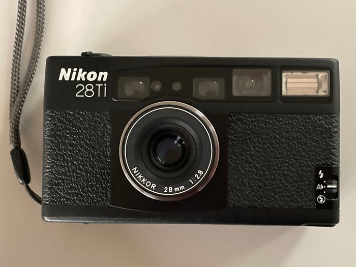 Nikon analogue compact usato  