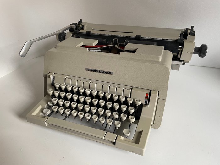 Olivetti linea typewriter usato  