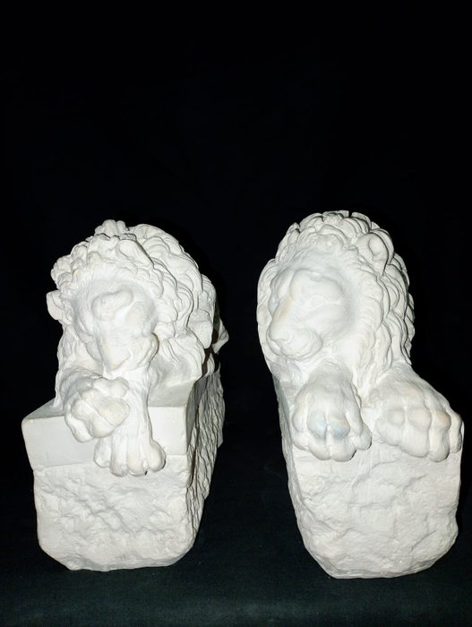 Sculpture coppia leoni for sale  