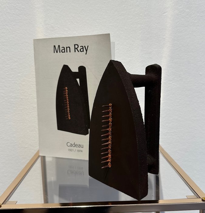 Man ray sculpture usato  