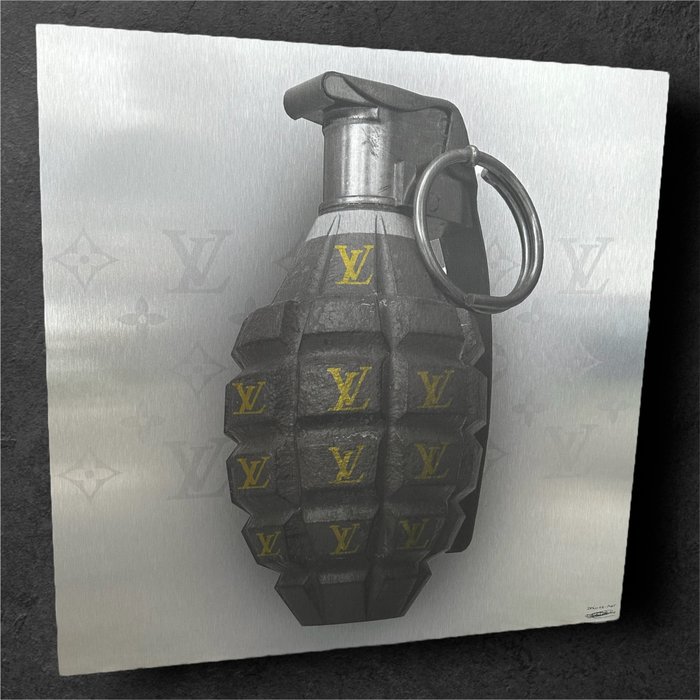 Daluxe art grenade for sale  
