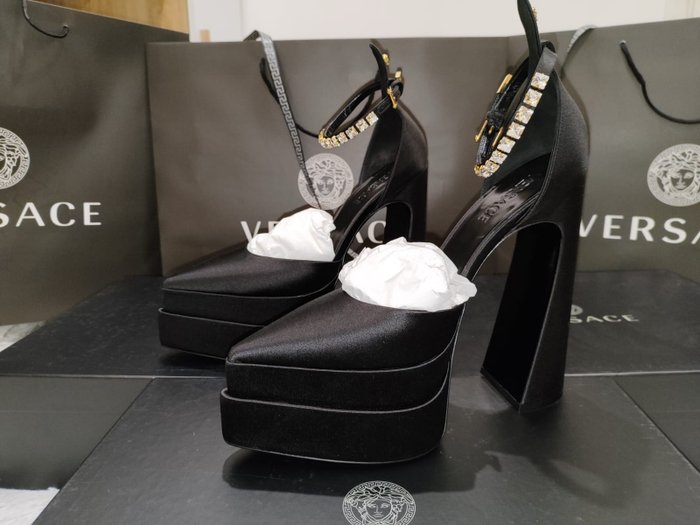 Versace high heels usato  
