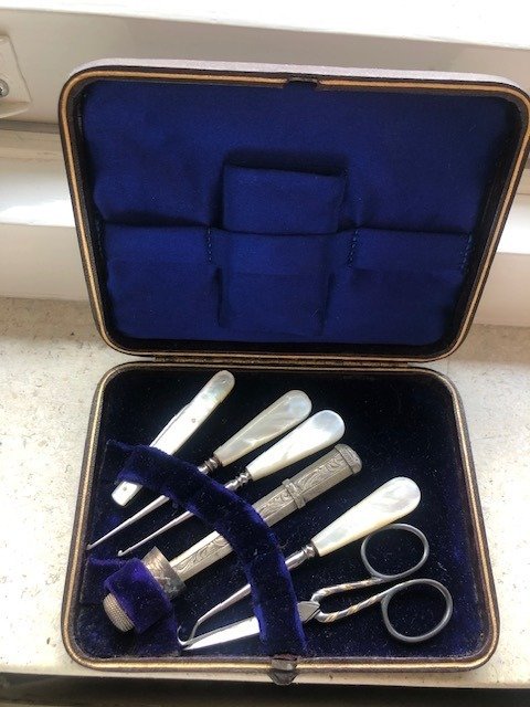 Onbekend sewing set for sale  