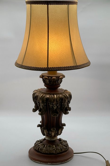 Table lamp historimus for sale  