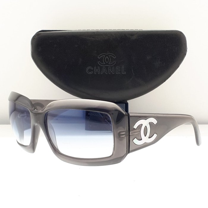 Chanel rectangle grey usato  