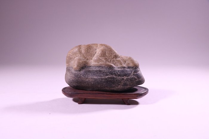 Stone impressive shaped d'occasion  