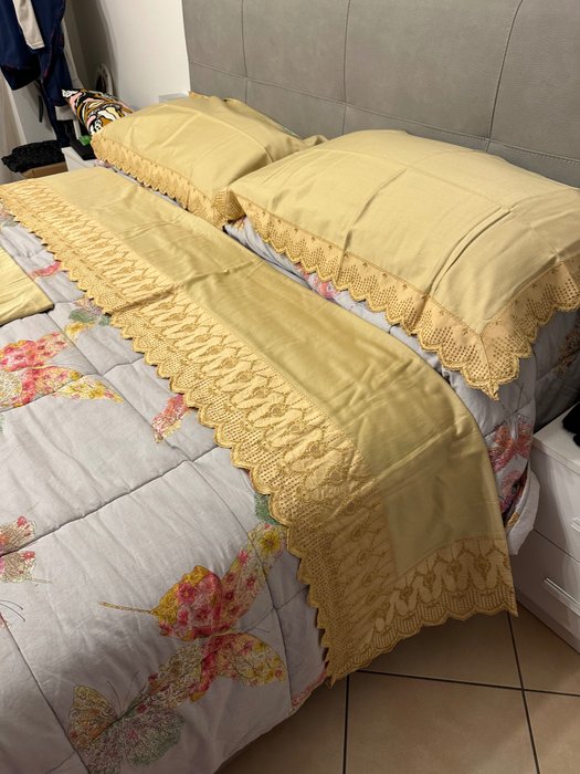 Bed sheet 300 for sale  