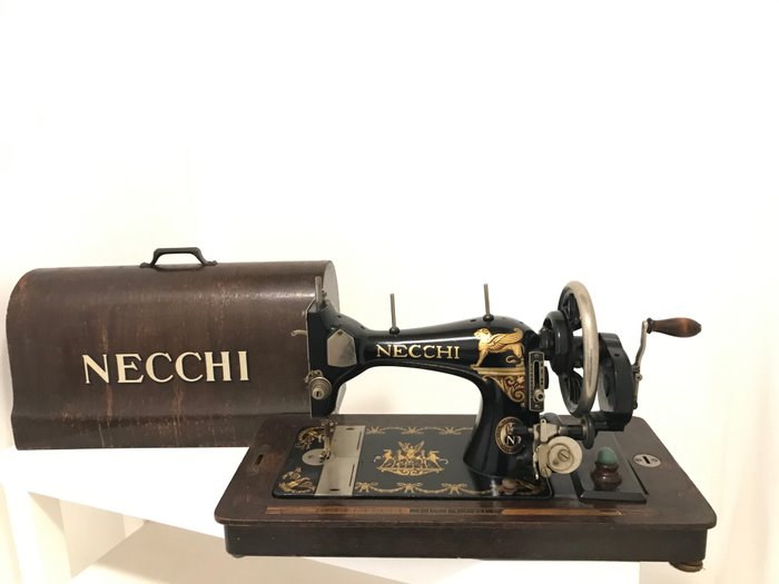 Necchi sewing machine usato  