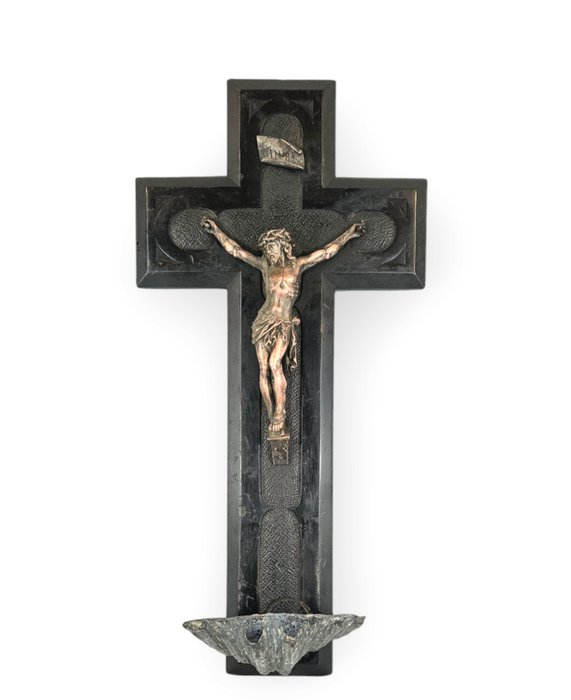 Crucifix wood patinated usato  