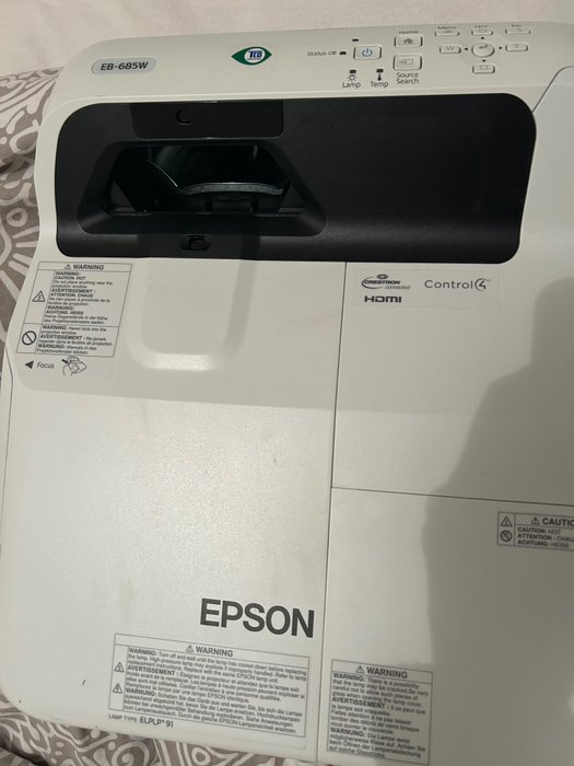 Epson 685w beamer for sale  