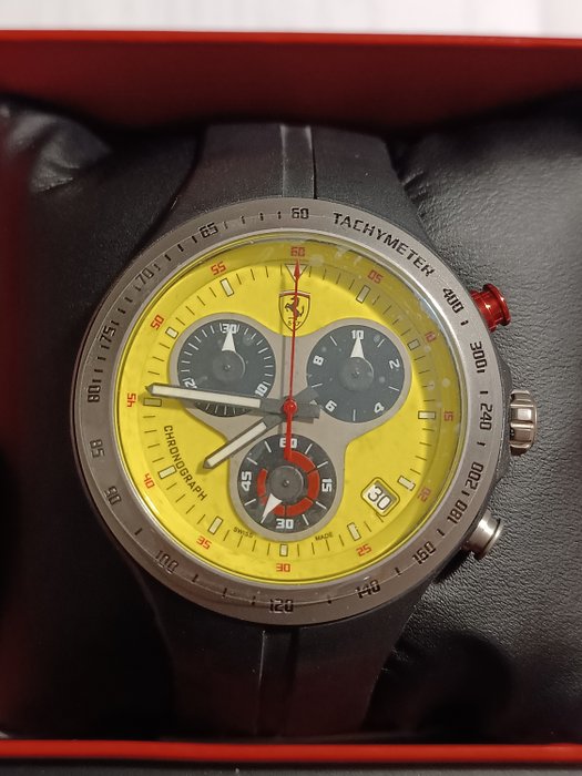 Ferrari orologio scuderia usato  