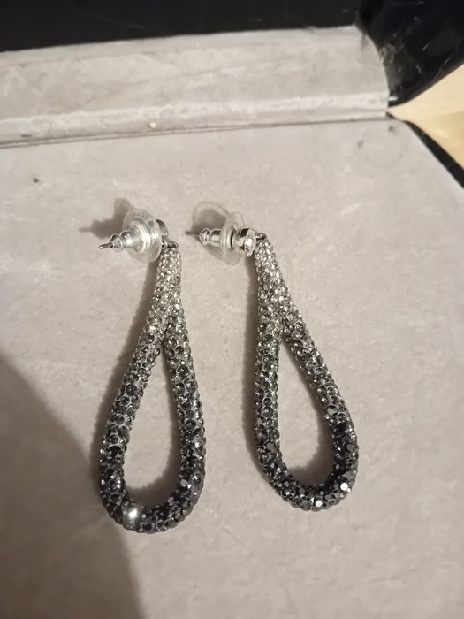 Swarovski silver earrings usato  