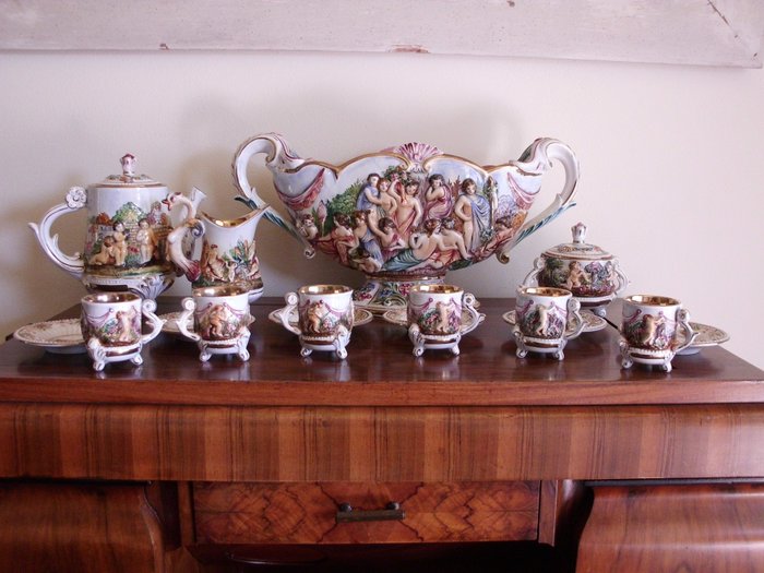 Capodimonte cups and d'occasion  