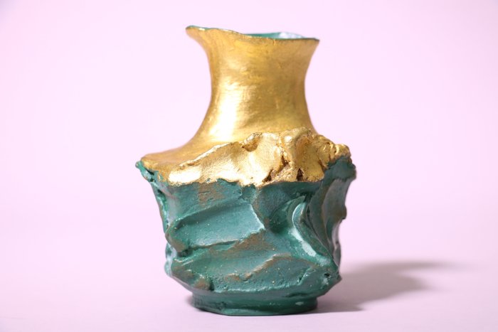 Stunning bronze vase for sale  