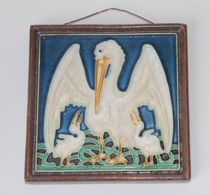 Tile pelican with usato  