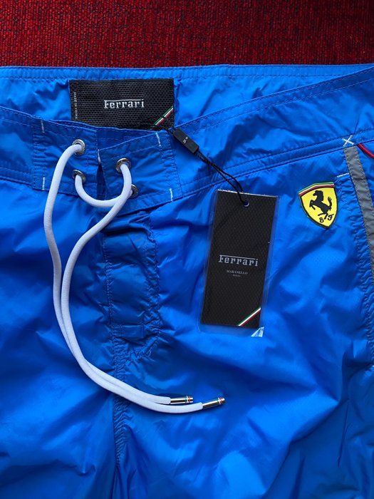 Ferrari swim shorts usato  