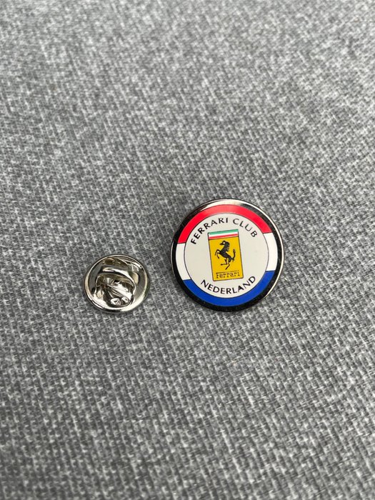 Pin badge pin d'occasion  