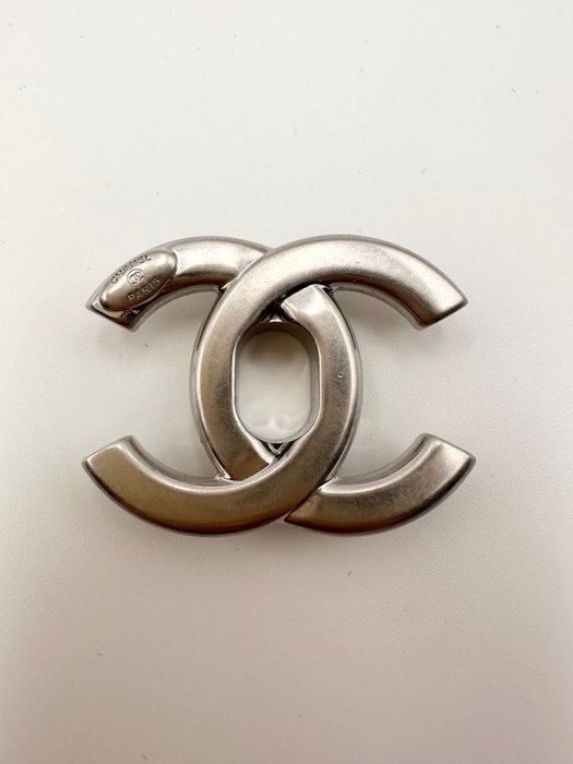 Chanel fibbia argento usato  