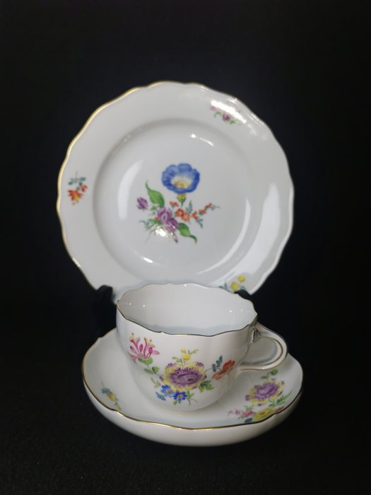 Meissen cup and d'occasion  