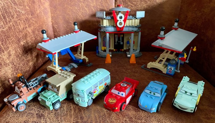 Lego cars flo usato  