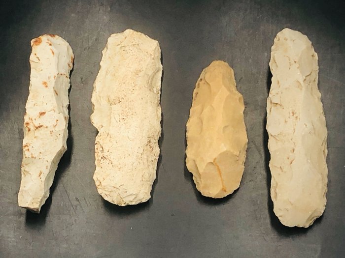 Neolithic flint choppers usato  
