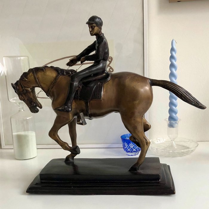 Sculpture jockey and d'occasion  