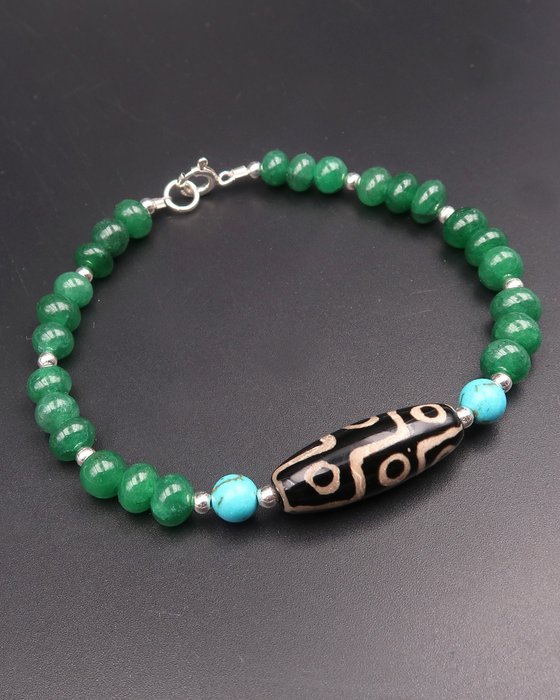 Emerald buddhist bracelet usato  