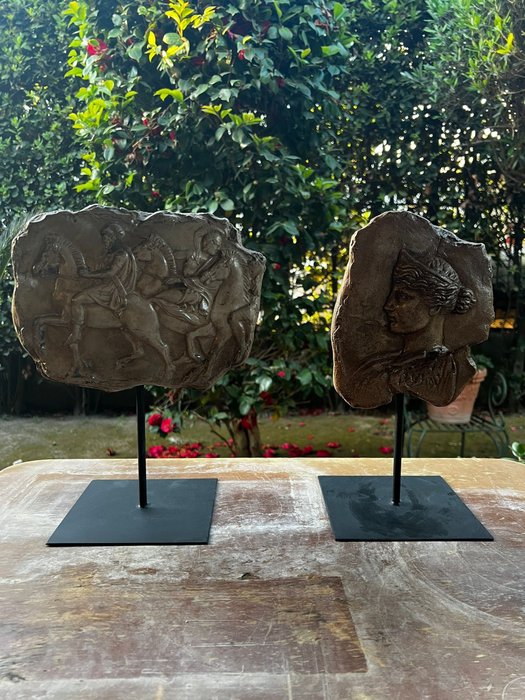 Sculpture coppia frammenti for sale  