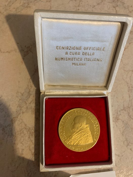 Italy. gold medal for sale  
