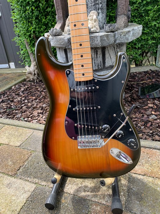Fender stratocaster solid d'occasion  