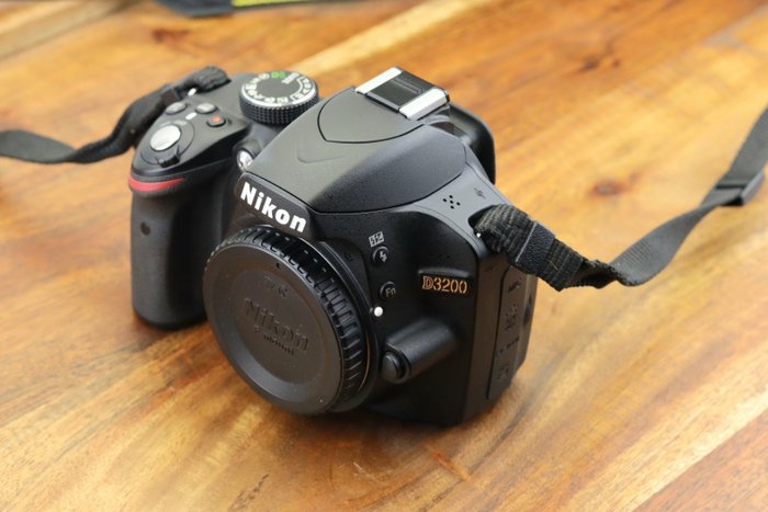 Nikon d3200 shuttercount usato  