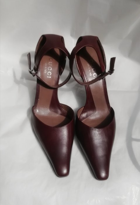 Gucci heeled shoes usato  
