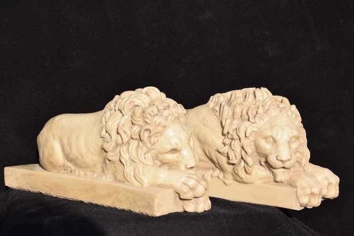 Sculpture coppia leoni usato  