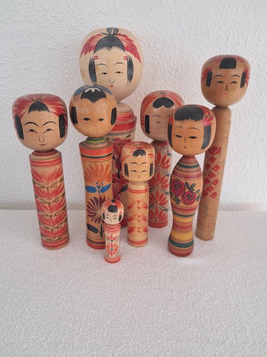 Kokeshi figurine set usato  