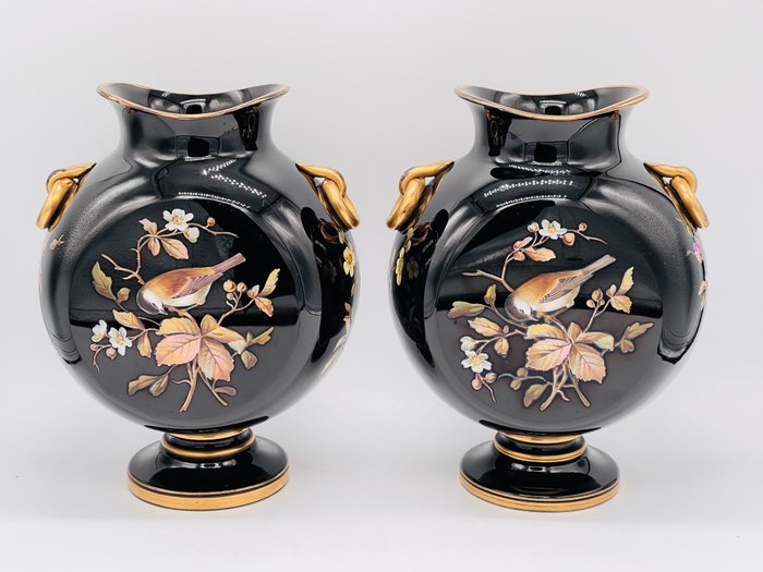 Harrach vase pair usato  